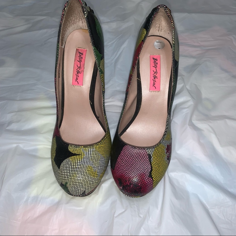 UNIQUE BETSEY JOHNSON HEELS